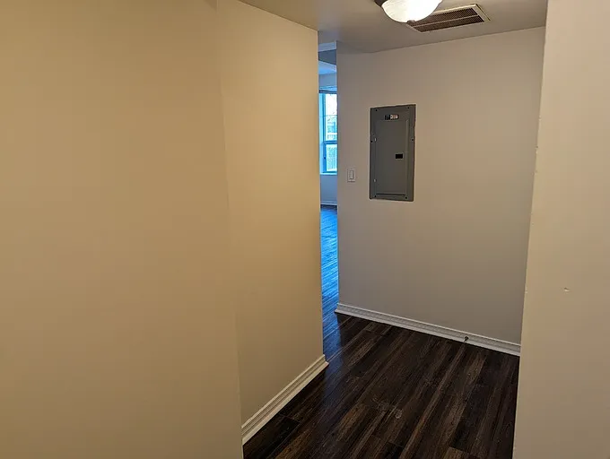 505 Simcoe St S #101 — Photo 4