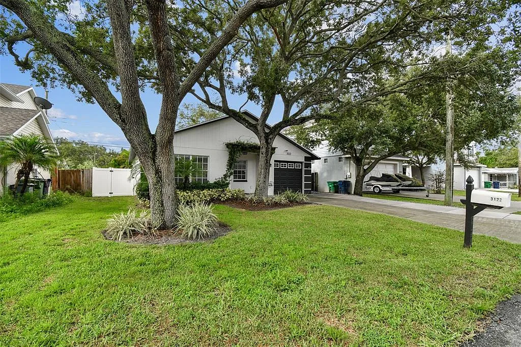 3 bed, 2.0 bath, 1132 sqft, $3,000 — Photo 3