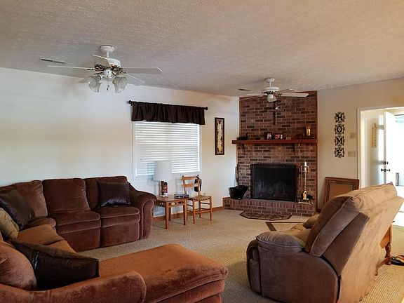 4th image of 520 Country Manor Ln