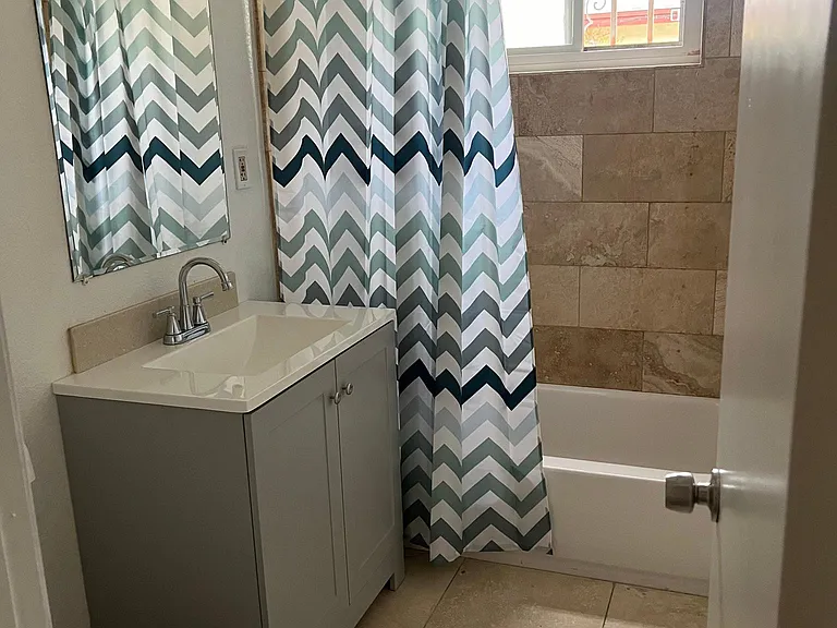 224 E Avenue 42 #1/2 — Photo 3