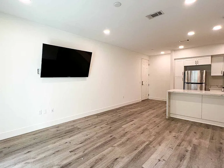 Ridgeway Apartments — Photo 11