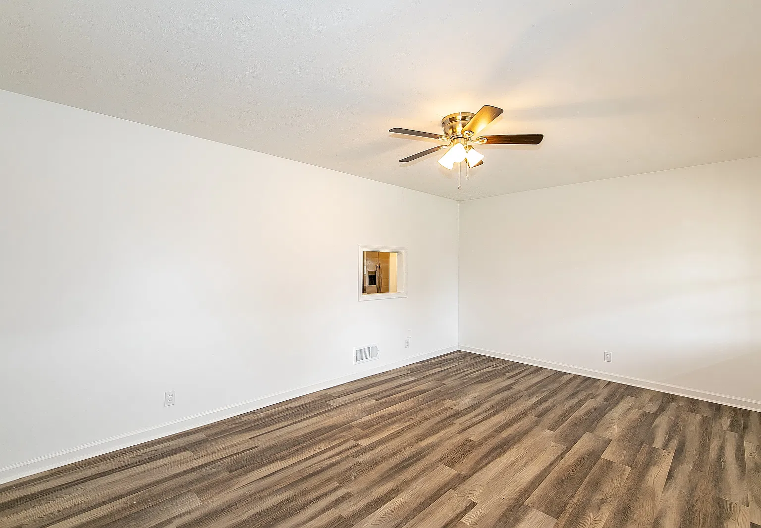 3 bed, 1842 sqft, $1,825 — Photo 4
