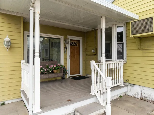 1415 E Bristol Rd, Burton, MI 48529