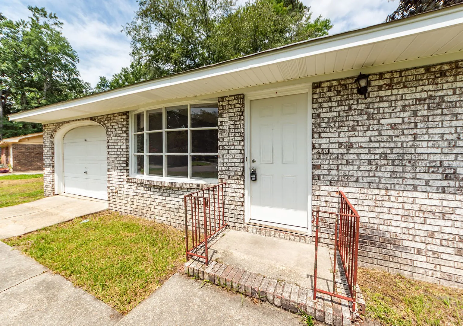 3 Bedroom, 1.5 Bathroom Home in Greenhurst - Summerville — Photo 2