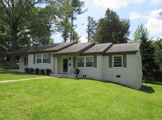 927 3rd Avenue Pl NW, Hickory, NC 28601