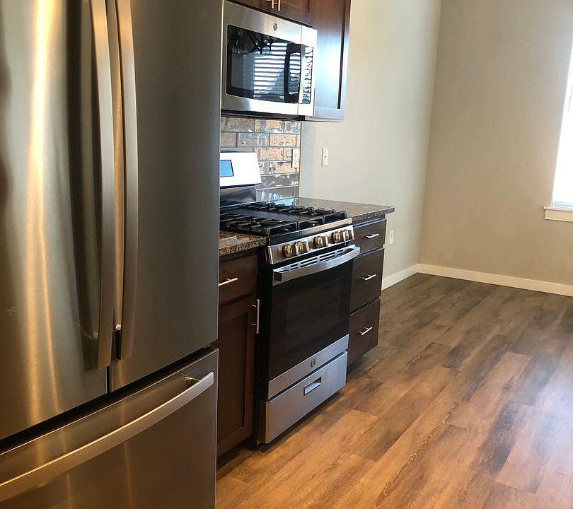 1st image of 1855 Lillian St