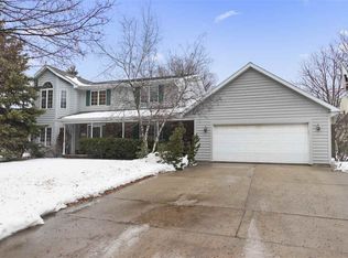 3608 N Winterset Dr, Appleton, WI 54911