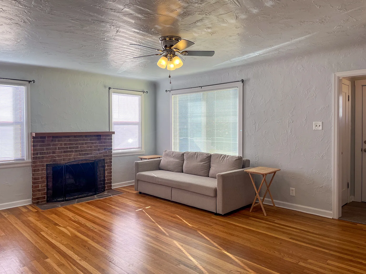 4 bed, 1917 sqft, $800 — Photo 1