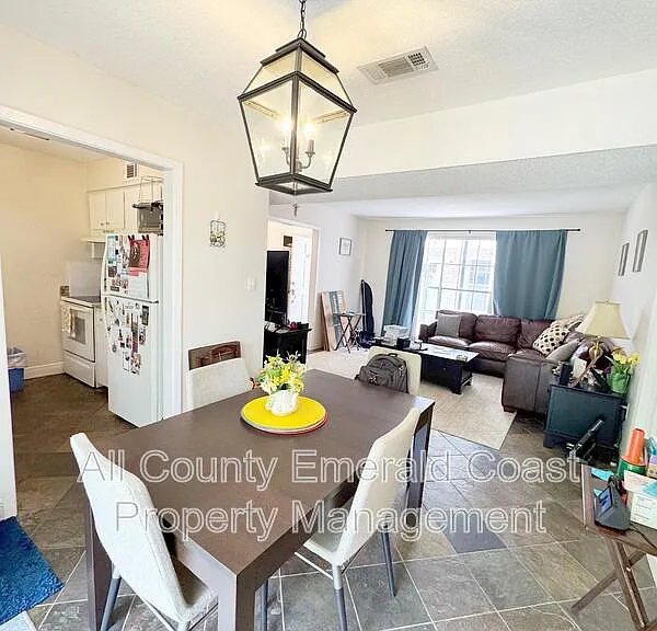 105 Country Club Dr — Photo 8