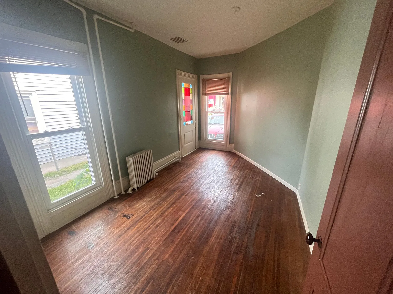 37 King St — Photo 2