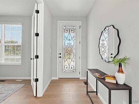 3rd image of 528 Edison Way