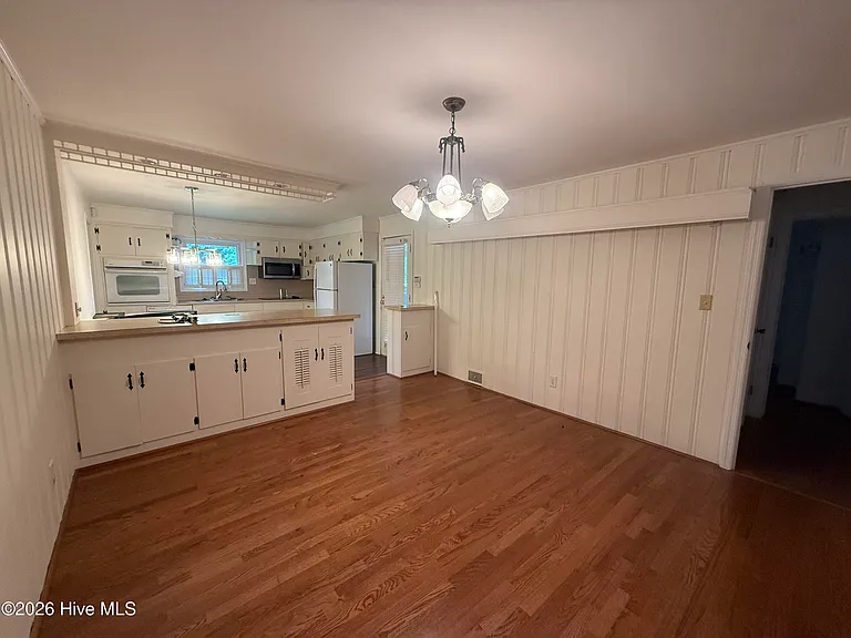 301 Graham St — Photo 3