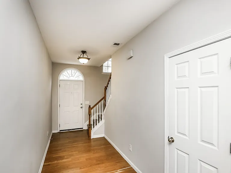 713 Celeste Ln SW — Photo 5
