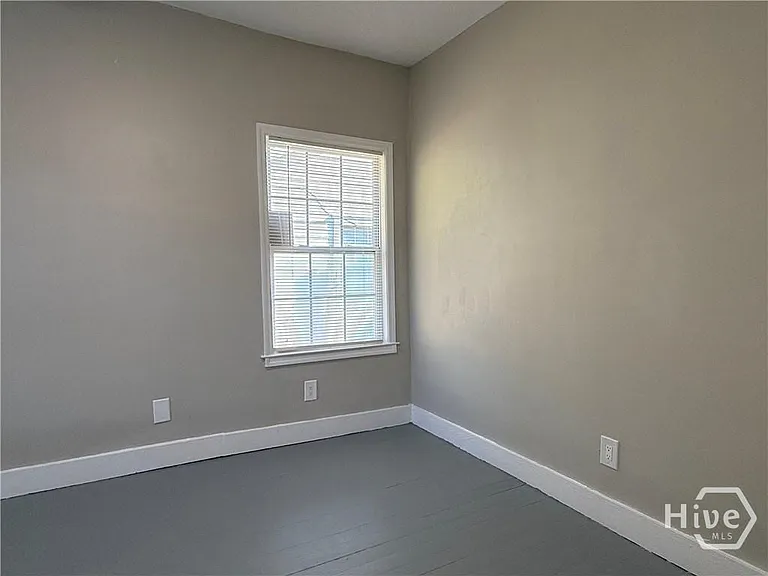 728 W 39th St — Photo 26