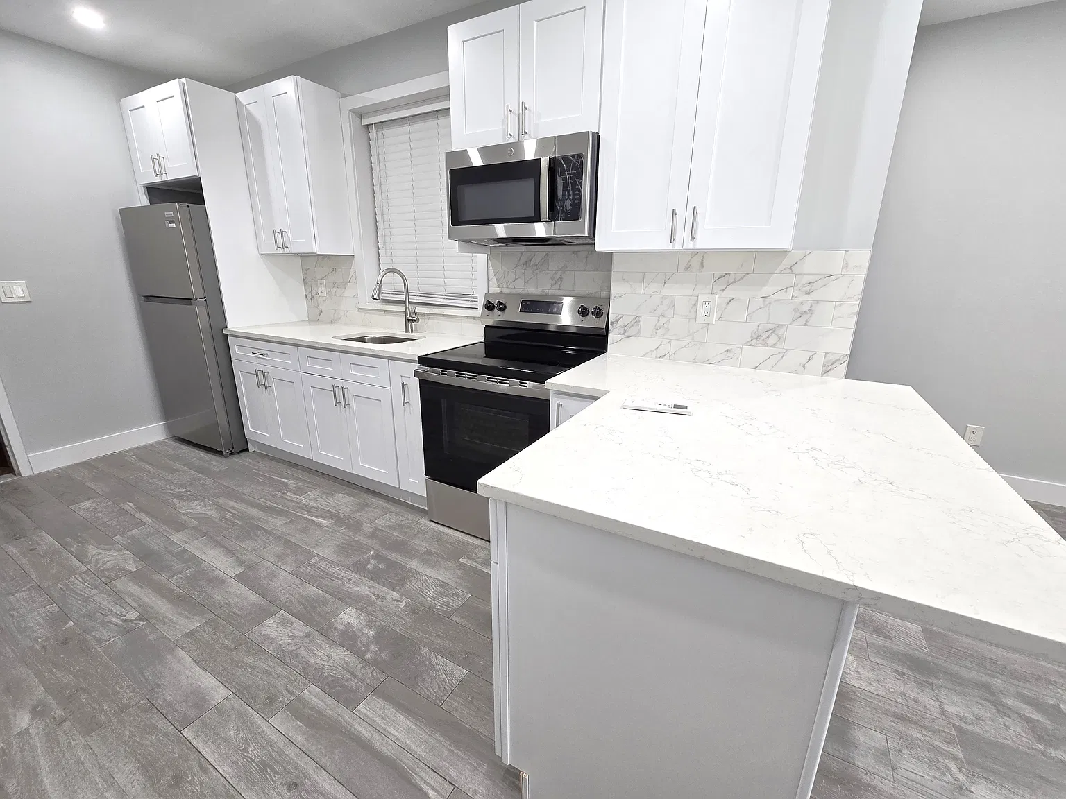 44-04 30th Avenue — Photo 3