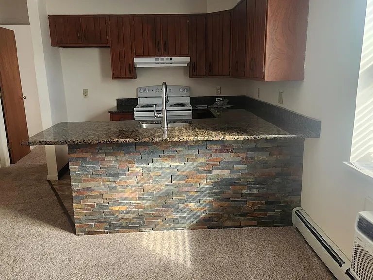 400 Broad St #4 — Photo 5