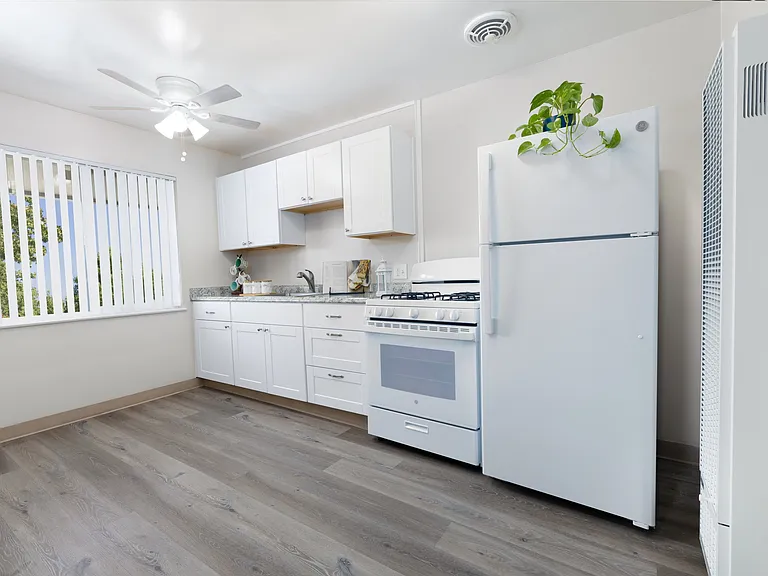 Willow Manor Apartments — Photo 14