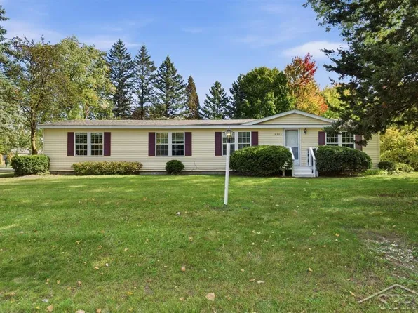 5224 Bertshire Dr, Mount Pleasant, MI 48858