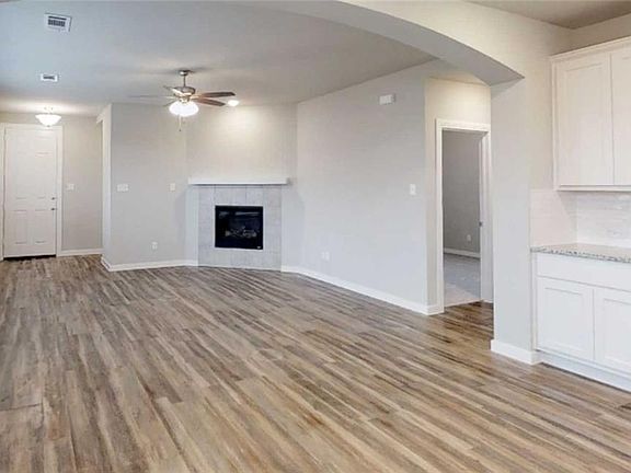 5th image of 1016 Friesian Ln