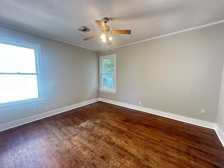 255 E Ratcliff St — Photo 5