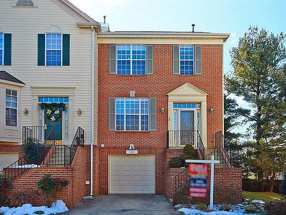 3rd image of 11 Vanderbilt Ct