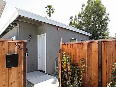 2nd image of 952 15th Ave