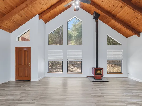 29766 Tioga Dr, Coarsegold, CA 93614