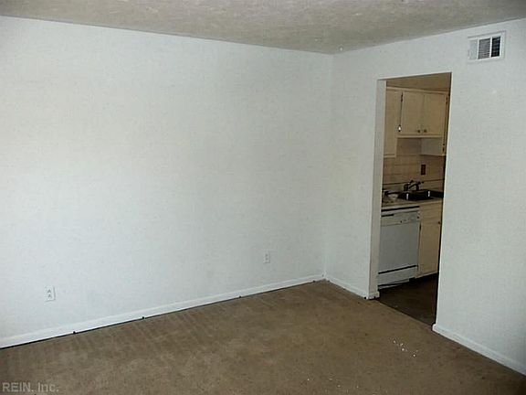 4th image of 5589 New Colony Dr