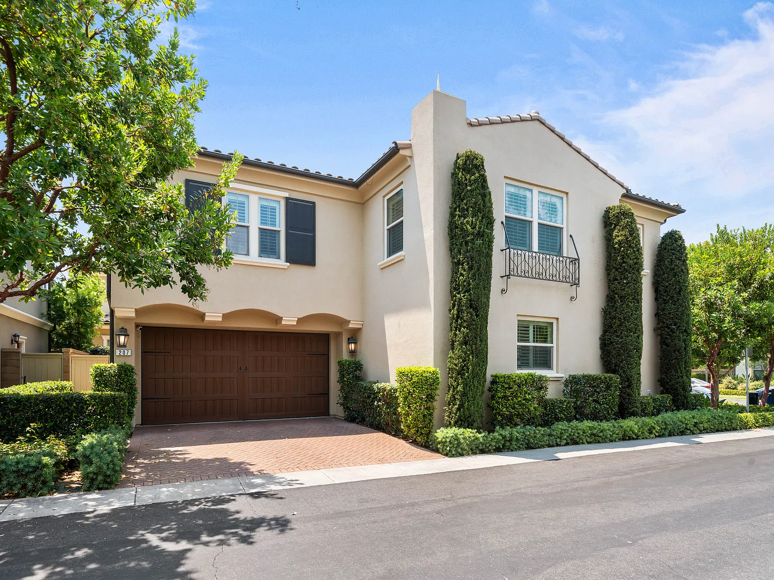 4 bed, 2817 sqft, $6,300 — Photo 2