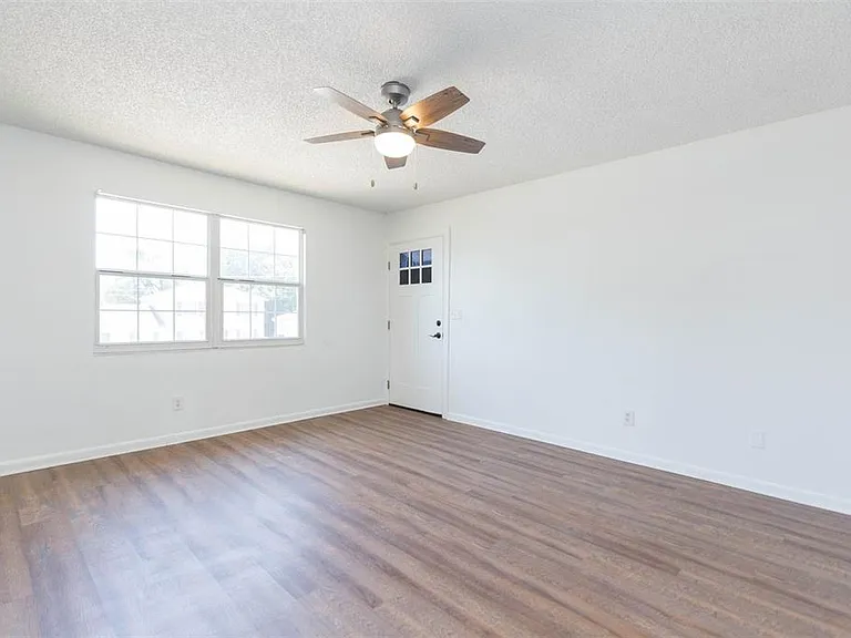 8510 N Tampa St #B — Photo 11