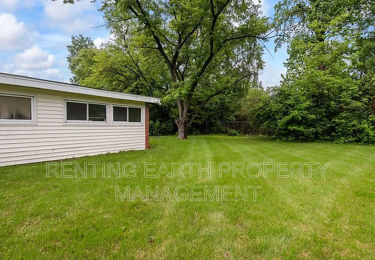 6452 Evergreen Blvd — Photo 5