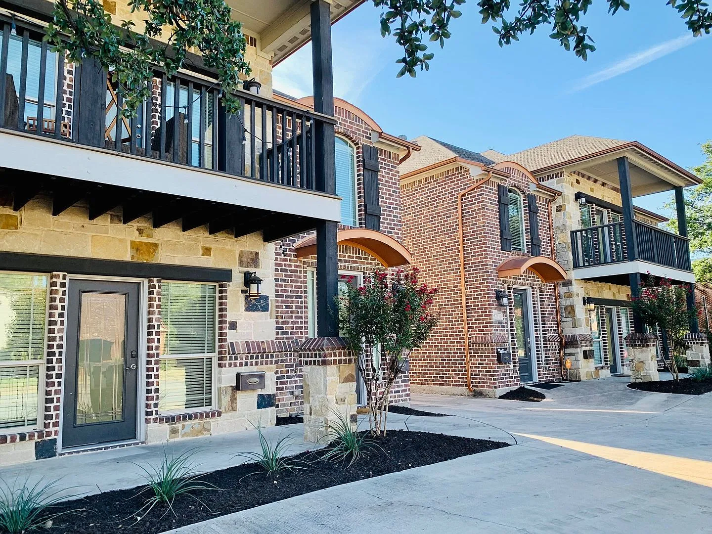 ** Move In July 11th 2027 $5500 ** 5 Bed 3 Bath ** 1 Minute Walk To Tcu Campus ** — Photo 3