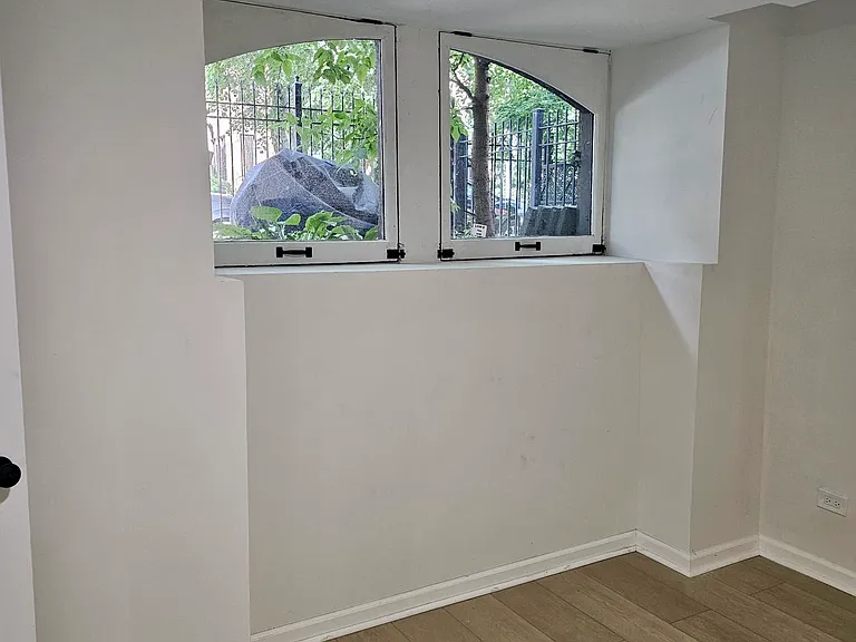 2133 W Evergreen Ave #G — Photo 7