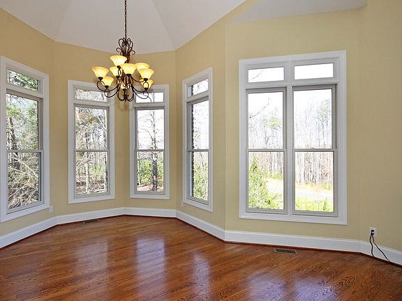 5th image of 3024 Lake Pointe Dr
