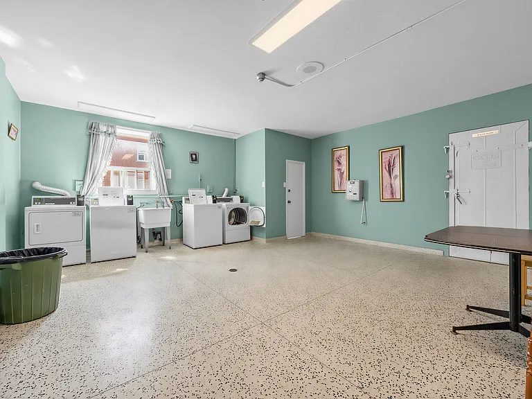 840 Dundas St E — Photo 7