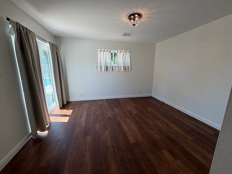 3547 E Meadowbrook Ave — Photo 9