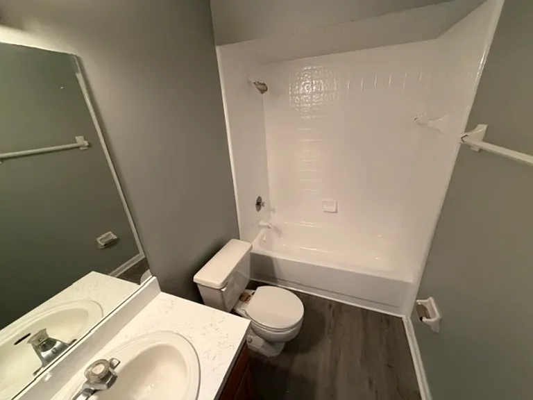 5061 Knightsbridge Cir N — Photo 8