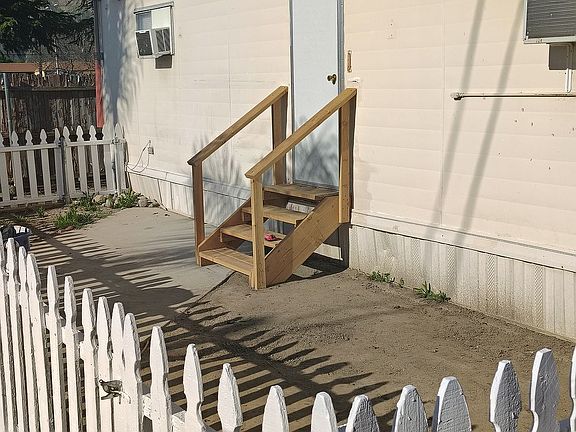 4th image of 501 S Mistletoe Ave #4A