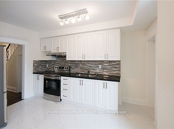 5th image of 118 Chatham Ave