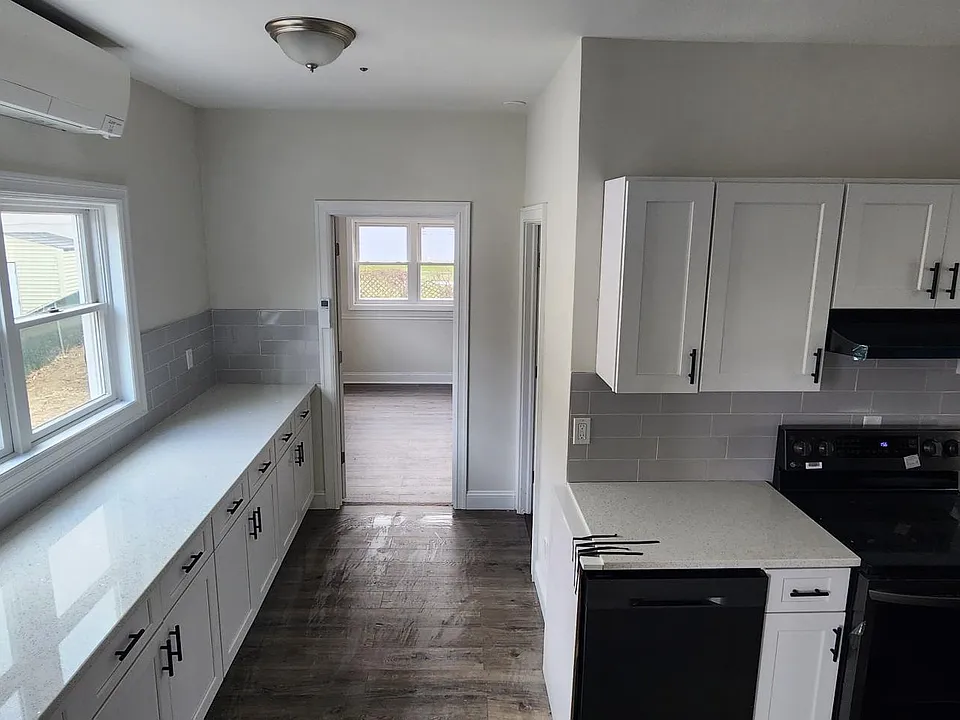 182 Ashford Ave #2