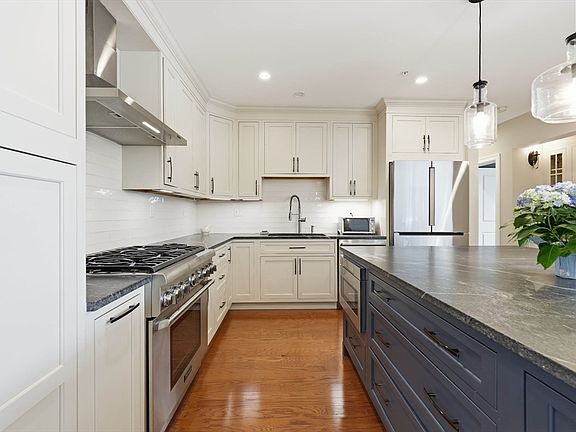 3rd image of 16 Taylor Dr #3012