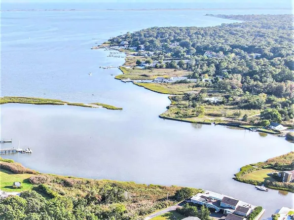 16B E Tiana Road #B, Hampton Bays, NY 11946