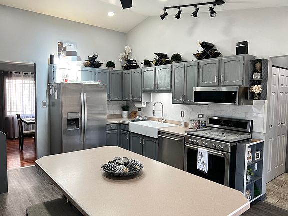2nd image of 4968 Arquilla Dr