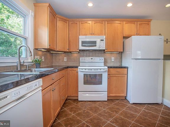 4th image of 117 Forsythia Dr