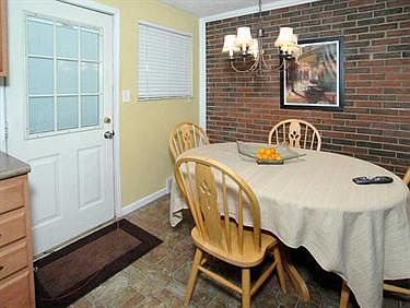 4th image of 13920 Harvie Ct