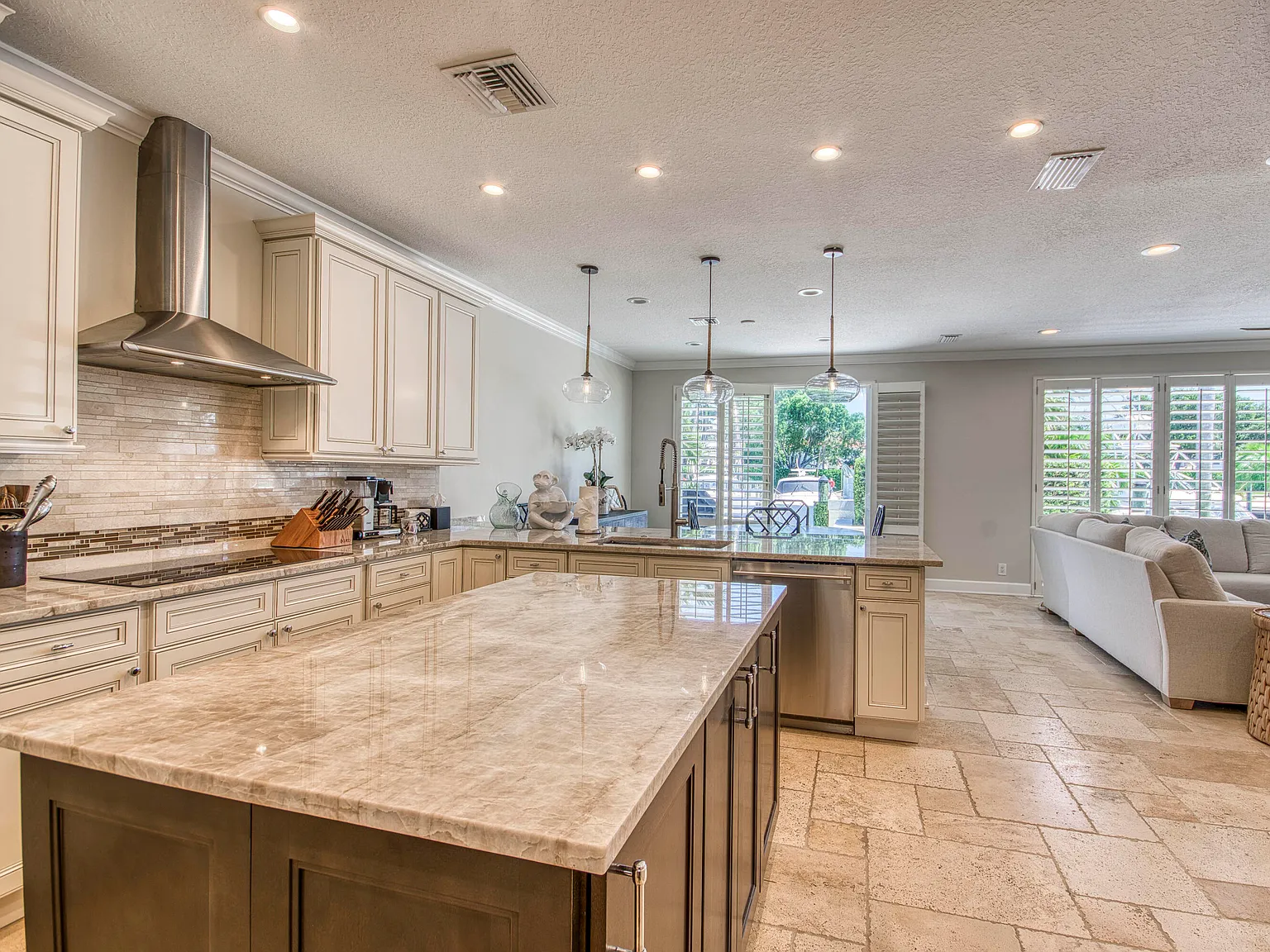 3 bed, 3.5 bath, 2569 sqft, $12,500 — Photo 4