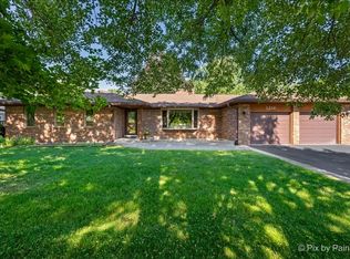 1216 S Grove Ave, Barrington, IL 60010