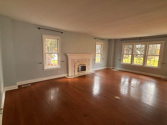 5th image of 2106 Forest Dr