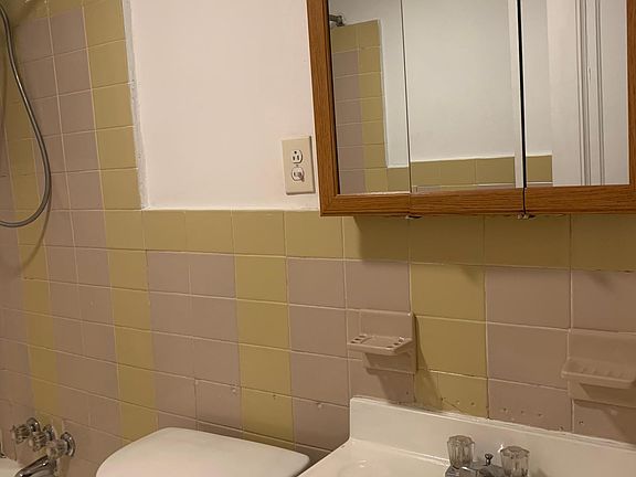 2nd image of 54 Parkwood St APT 7