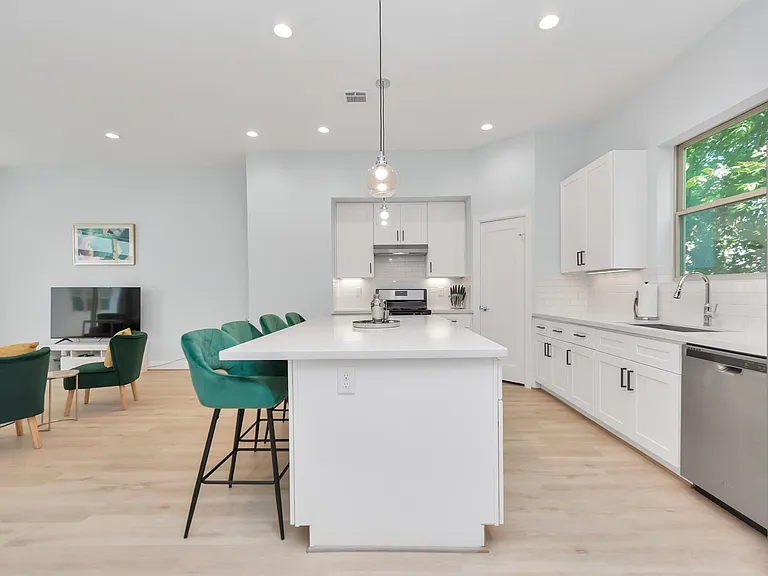 3310 Pease St #0 — Photo 2